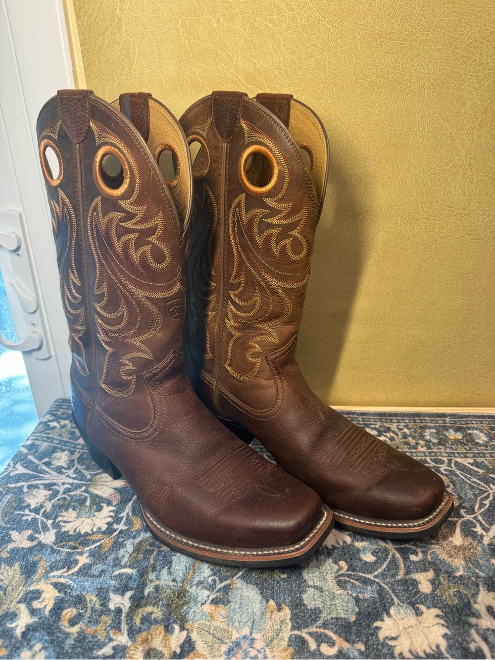 Ariat Brown Leather Pull-On Western Cowboy Boots with Tan Stitching